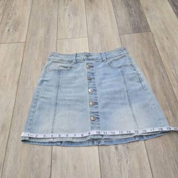 American Eagle Outfitters High Rise Light Blue Wash Stretch Jean Mini Skirt sz 2 - Picture 13 of 14